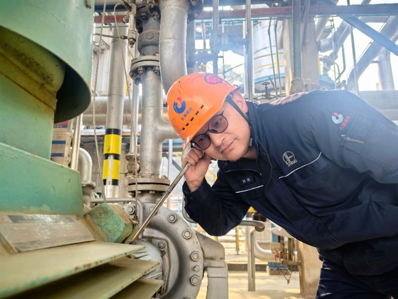 yxmq99_长岭机修分公司——许伟 工作照(2).jpg