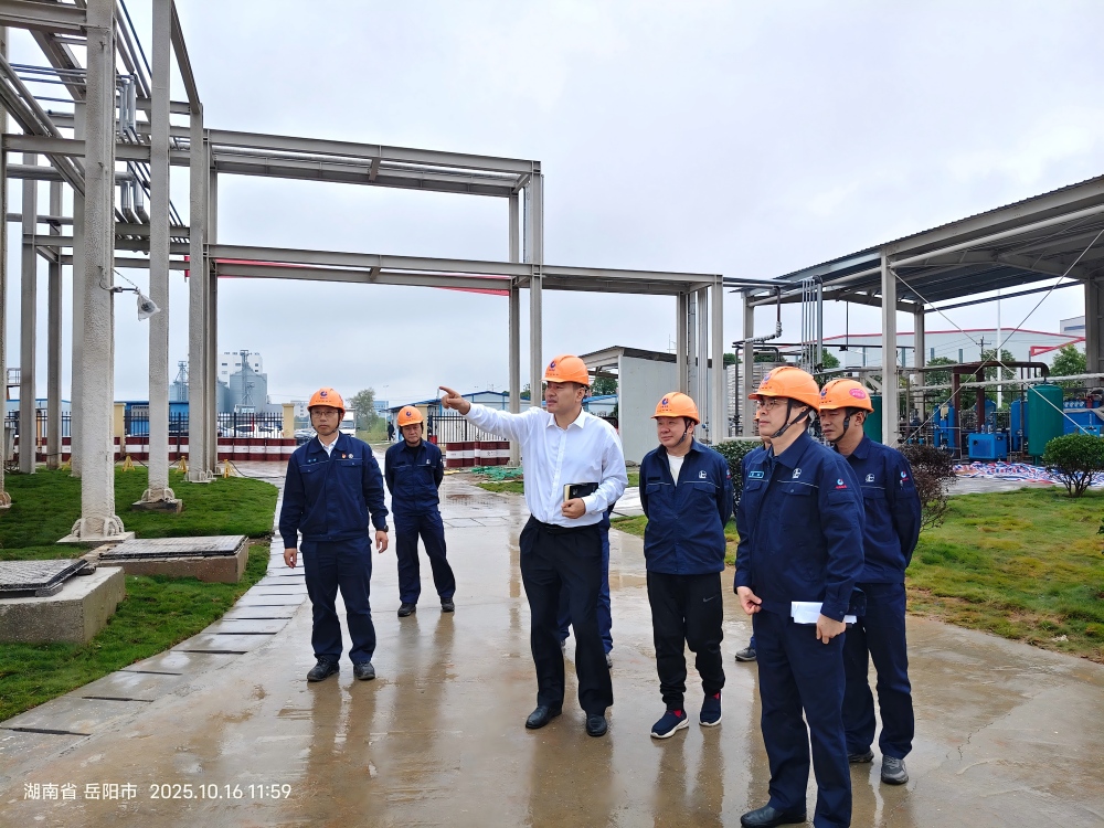 fangdy_公司刘董事长视察趣油果项目 (1)(1).jpg