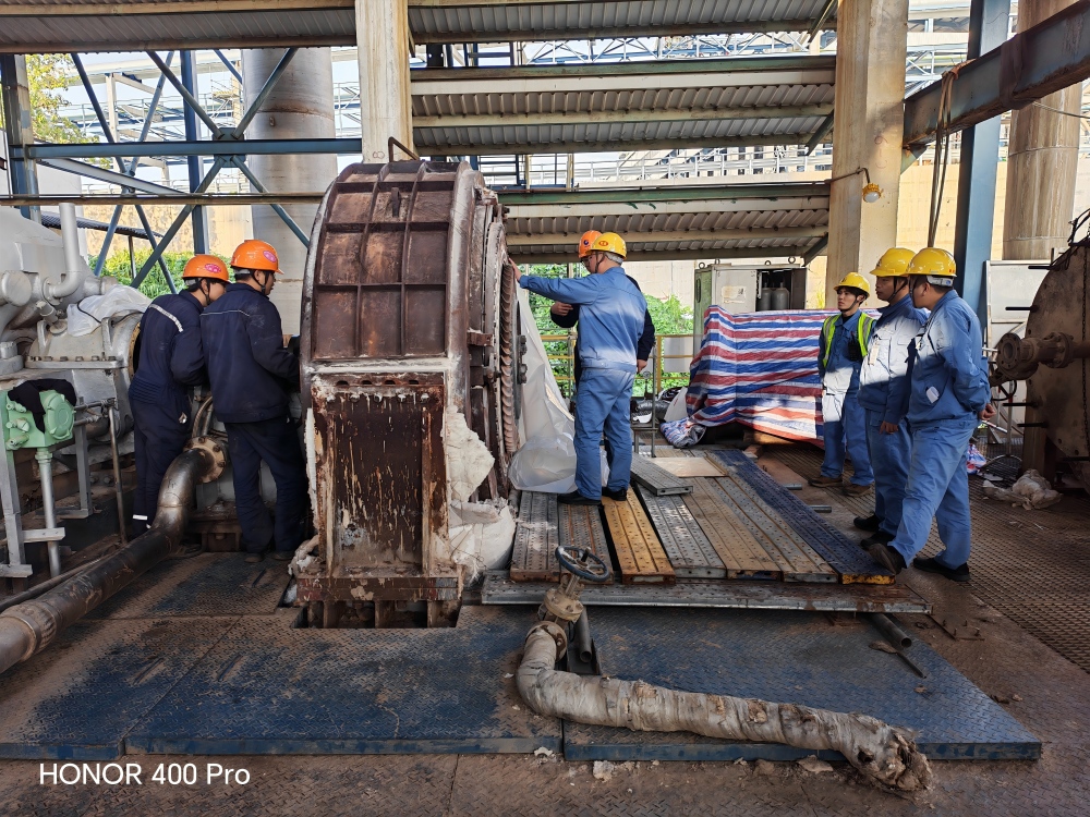 fangdy_机修一班烟机抢修稿件照片 (5)(1).jpg